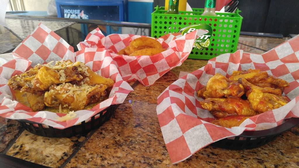 Gator Bay Marina/ Bar & Grill | restaurant | 10320 County Rd 44, Leesburg, FL 34788, USA | 3523652177 OR +1 352-365-2177