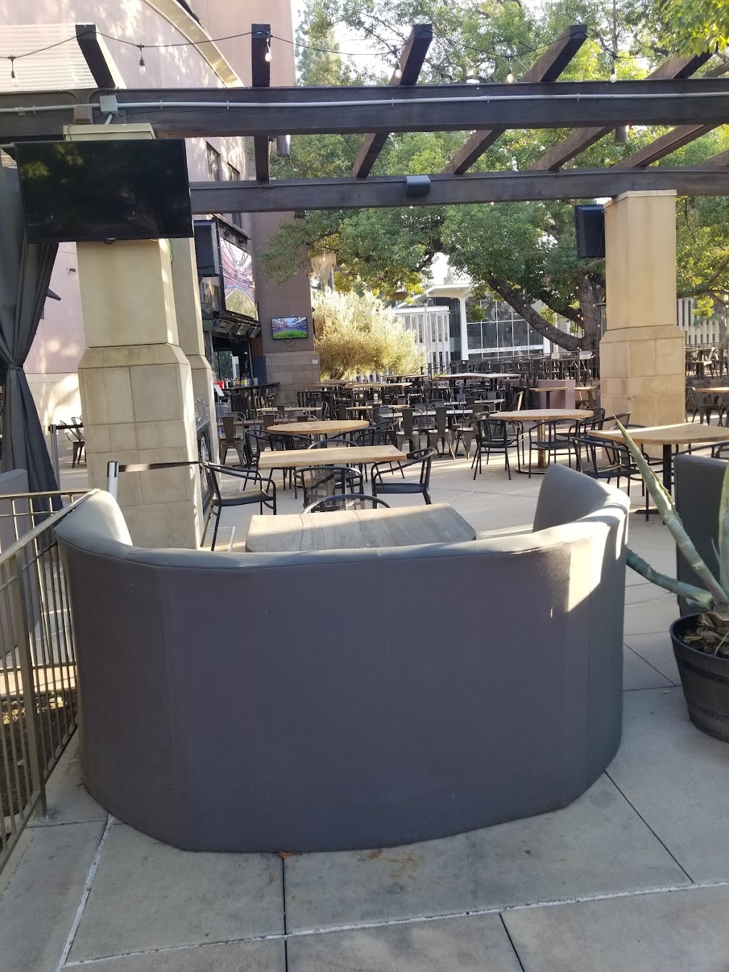 Mission Promenade | restaurant | S Garey Ave, Pomona, CA 91766, USA | 6265924526 OR +1 626-592-4526