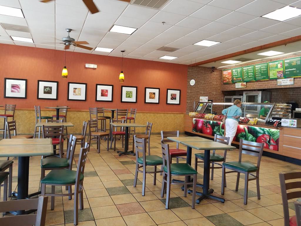 Subway | restaurant | 206 Thompson St, Hendersonville, NC 28792, USA | 8286969266 OR +1 828-696-9266