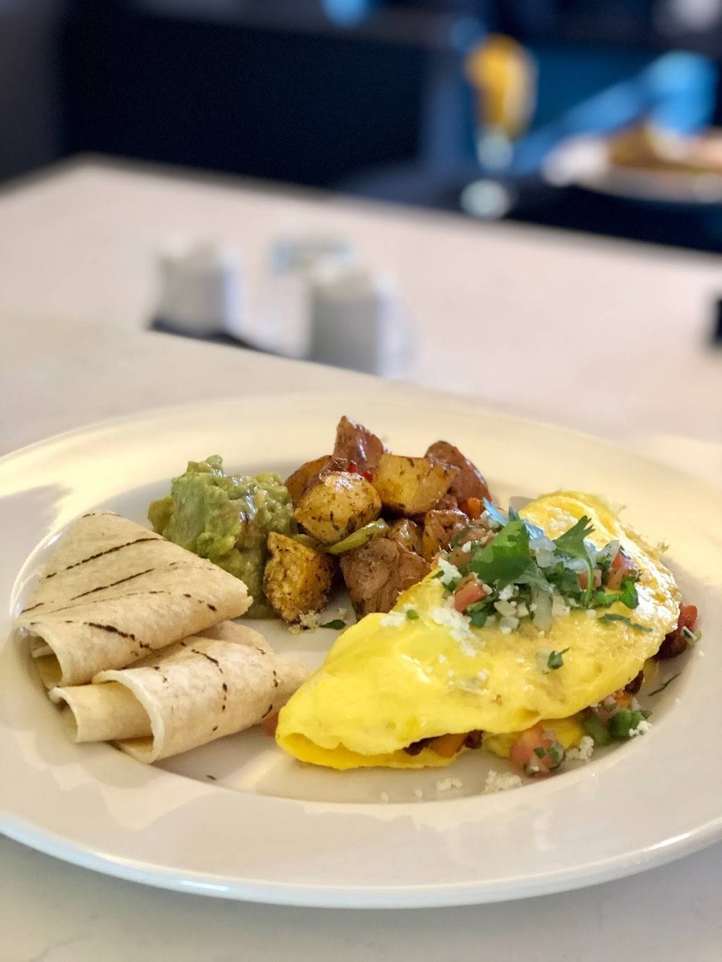 Stratus Restaurant & Bar | restaurant | 1100 Cadillac Ct, Milpitas, CA 95035, USA | 4082408000 OR +1 408-240-8000