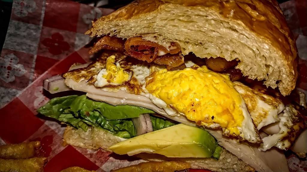 Bandito Barneys Beach Club | restaurant | 10 N River St, East Dundee, IL 60118, USA | 8474267300 OR +1 847-426-7300