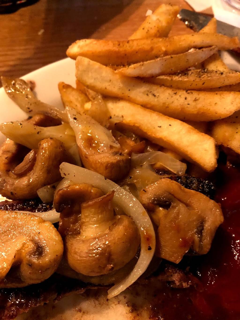 Cattlemans Roadhouse | restaurant | 1018 New Moody Ln, La Grange, KY 40031, USA | 5022651024 OR +1 502-265-1024