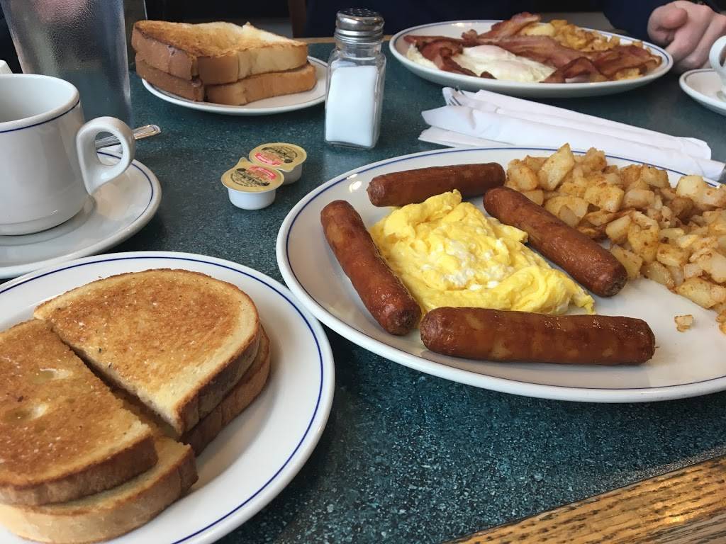 Canadiana Dining Lounge | restaurant | 2454 Lake Shore Blvd W, Etobicoke, ON M8V 1C9, Canada | 4162515442 OR +1 416-251-5442