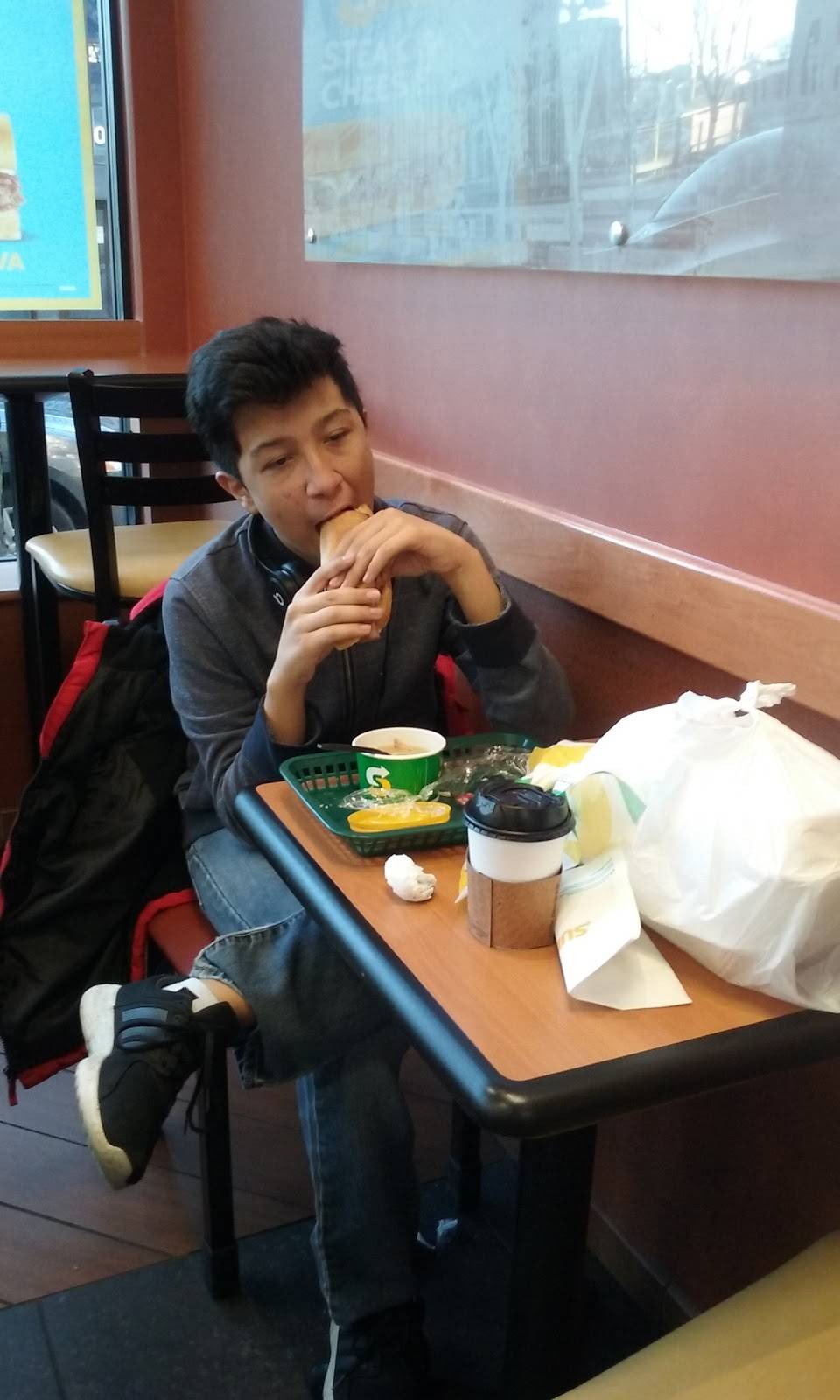 Subway Restaurants | restaurant | 1100 W Taylor St, Chicago, IL 60607, USA | 3124215074 OR +1 312-421-5074