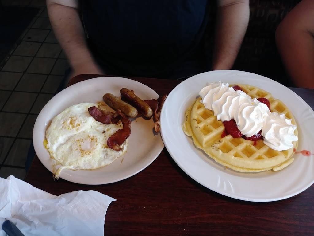 The Golden Pancake House | restaurant | 720 W Broadway, Centralia, IL 62801, USA | 6189183179 OR +1 618-918-3179