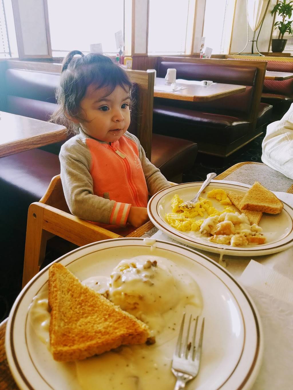 Roosters Restaurant | restaurant | 1521 Yout St, Racine, WI 53404, USA | 2626388383 OR +1 262-638-8383