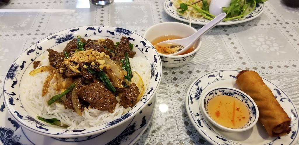 Binh Minh Restaurant | restaurant | 5211 W Market St, Greensboro, NC 27409, USA | 3368511527 OR +1 336-851-1527