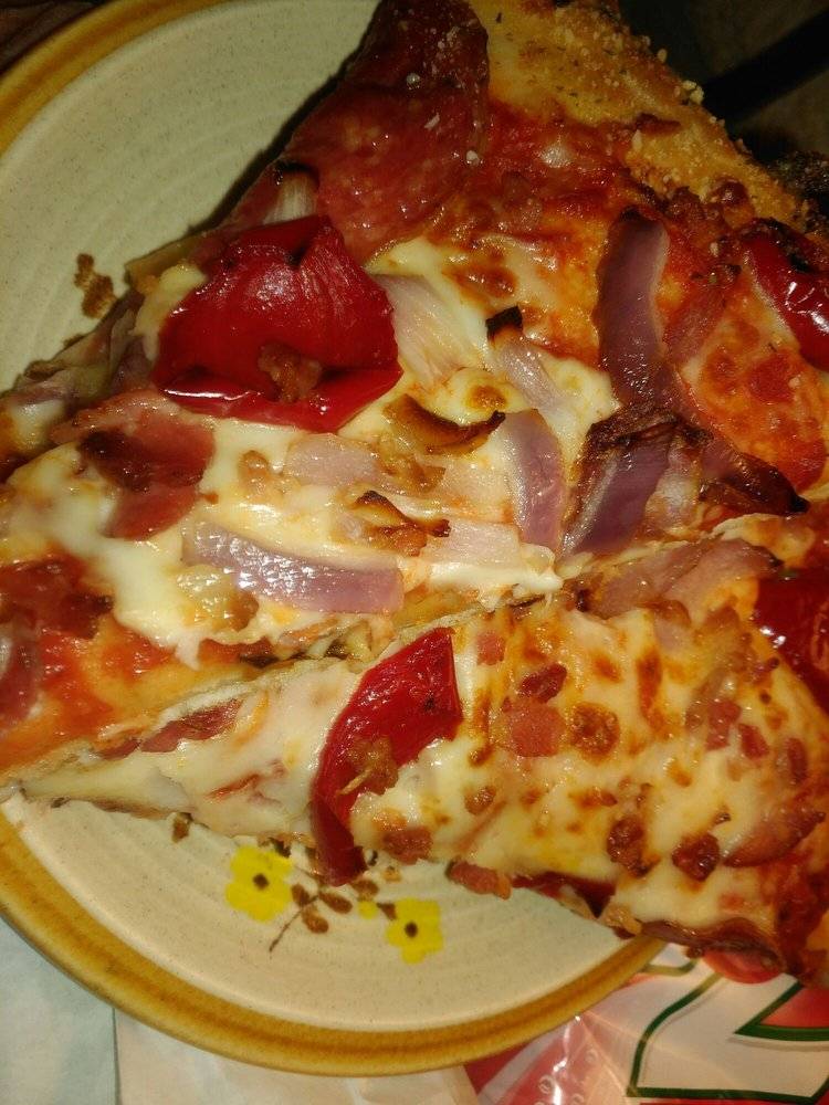 Pizza Hut | meal takeaway | 975 Grand Ave, St Paul, MN 55105, USA | 6512211000 OR +1 651-221-1000