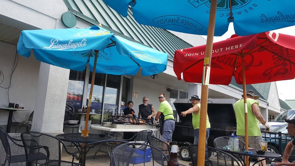 Muggs N Manor | restaurant | 4650, 437 Addison Rd, Addison, IL 60101, USA | 6308344487 OR +1 630-834-4487