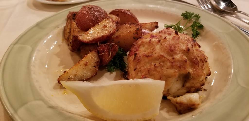 Gilligans Bar & Grill | restaurant | 987 Eisenhower Blvd, Harrisburg, PA 17111, USA | 7179399575 OR +1 717-939-9575