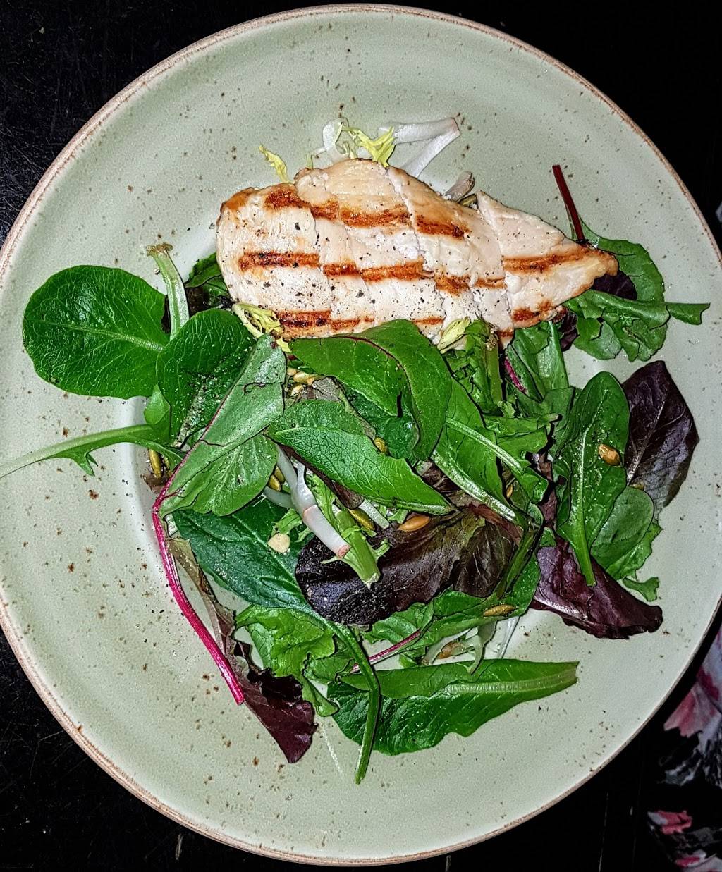 Fionn MacCools | restaurant | 825 Britannia Rd W, Mississauga, ON L5V 2X8, Canada | 9058260825 OR +1 905-826-0825