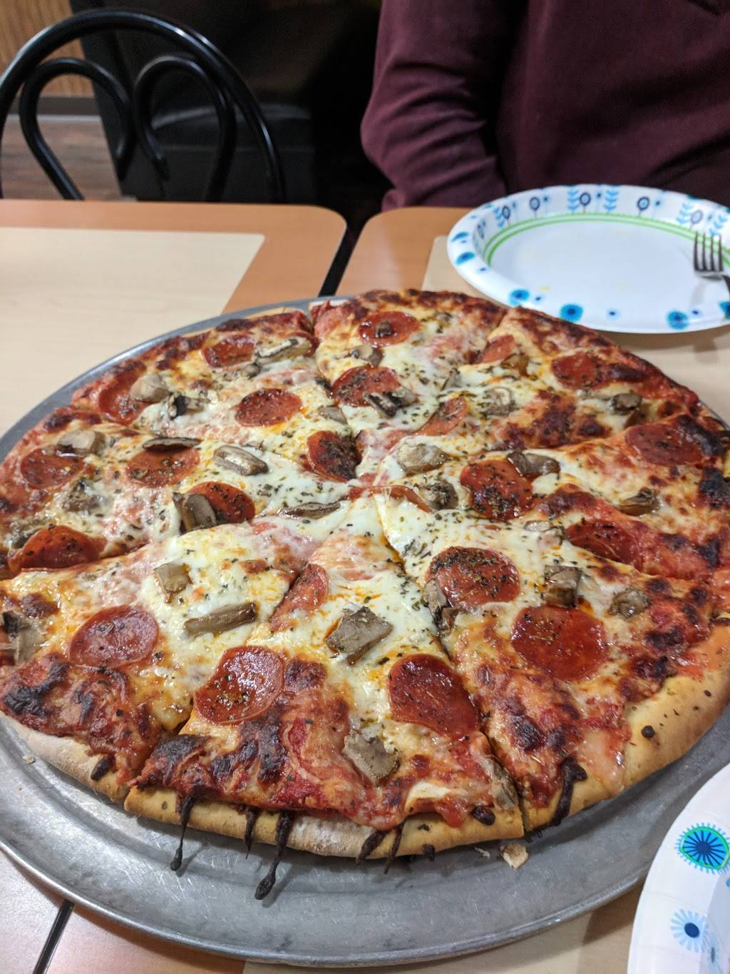 Sloans Calzones | restaurant | 190 N Merchant St, Decatur, IL 62523, USA | 2174224940 OR +1 217-422-4940