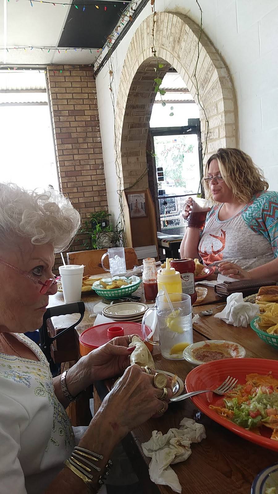 La Hacienda Mexican Restaurant | restaurant | 130 S Hill St, Tatum, TX 75691, USA | 9039472666 OR +1 903-947-2666