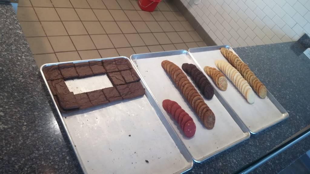 Frozen Penguin | restaurant | 9500 East Vía de Ventura, Scottsdale, AZ 85256, USA | 4806466070 OR +1 480-646-6070