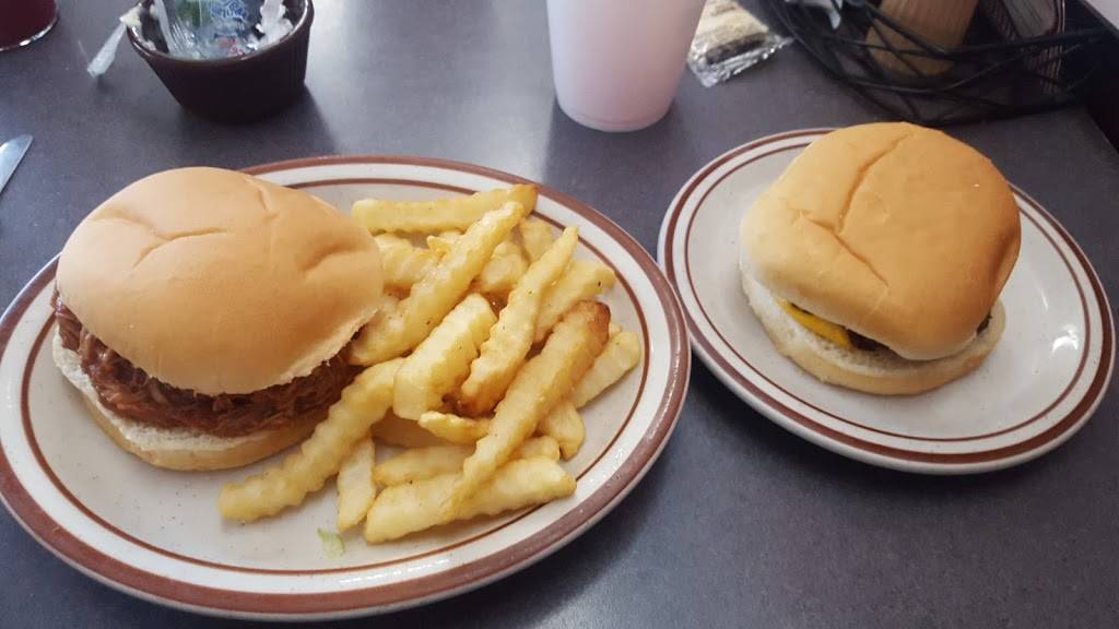 Kunkels Drive In | restaurant | 2402 Park Rd, Connersville, IN 47331, USA | 7658259211 OR +1 765-825-9211