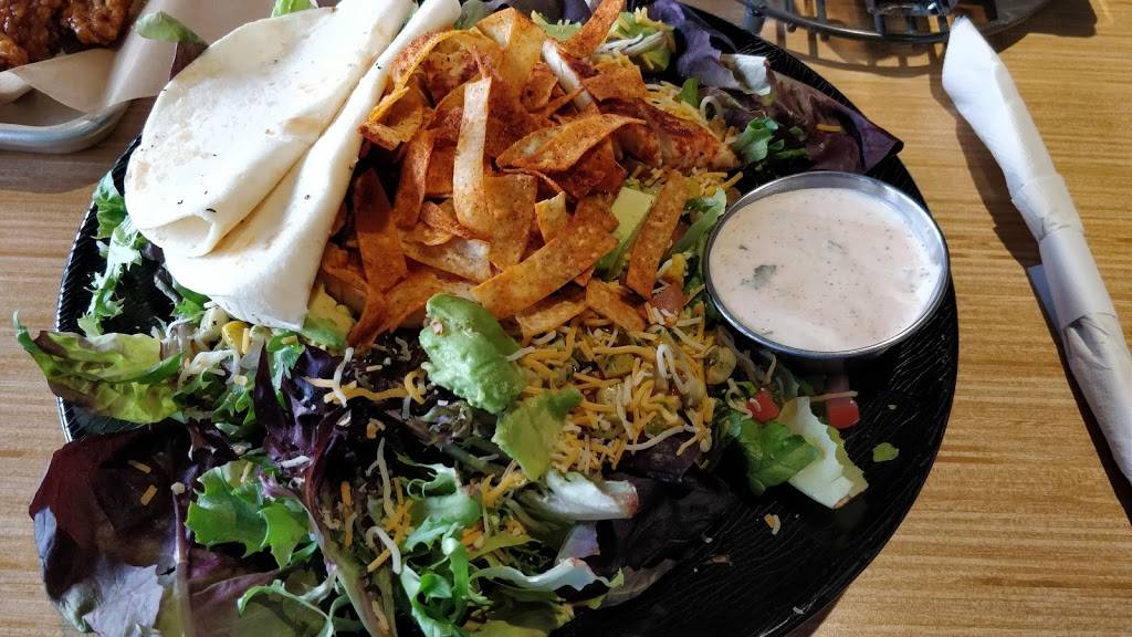 Buffalo Wild Wings | restaurant | 6544 Monona Dr, Monona, WI 53716, USA | 6082378686 OR +1 608-237-8686