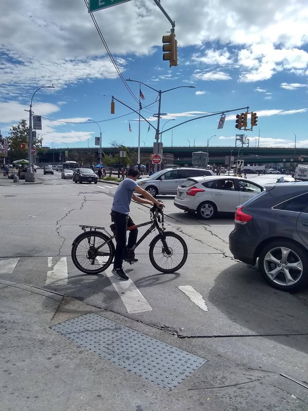 McDonalds | cafe | 925 Hunts Point Ave, Bronx, NY 10459, USA | 7182158275 OR +1 718-215-8275