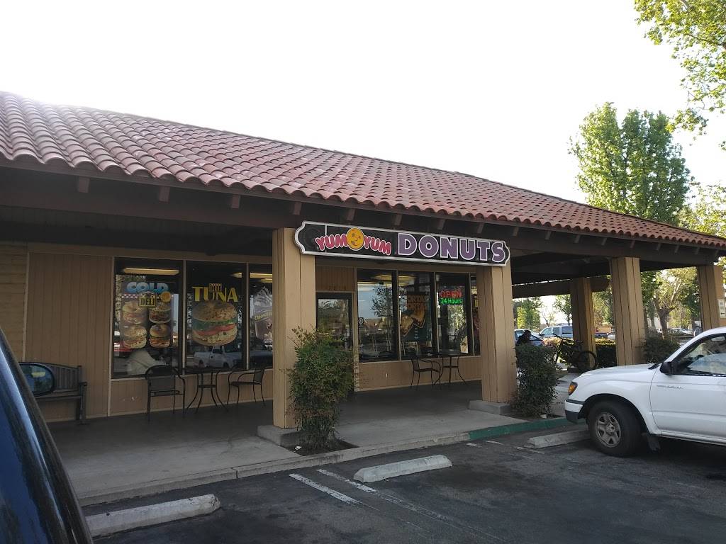 Yum Yum Donuts | cafe | 12819 Mountain Ave # C7, Chino, CA 91710, USA | 9096289037 OR +1 909-628-9037