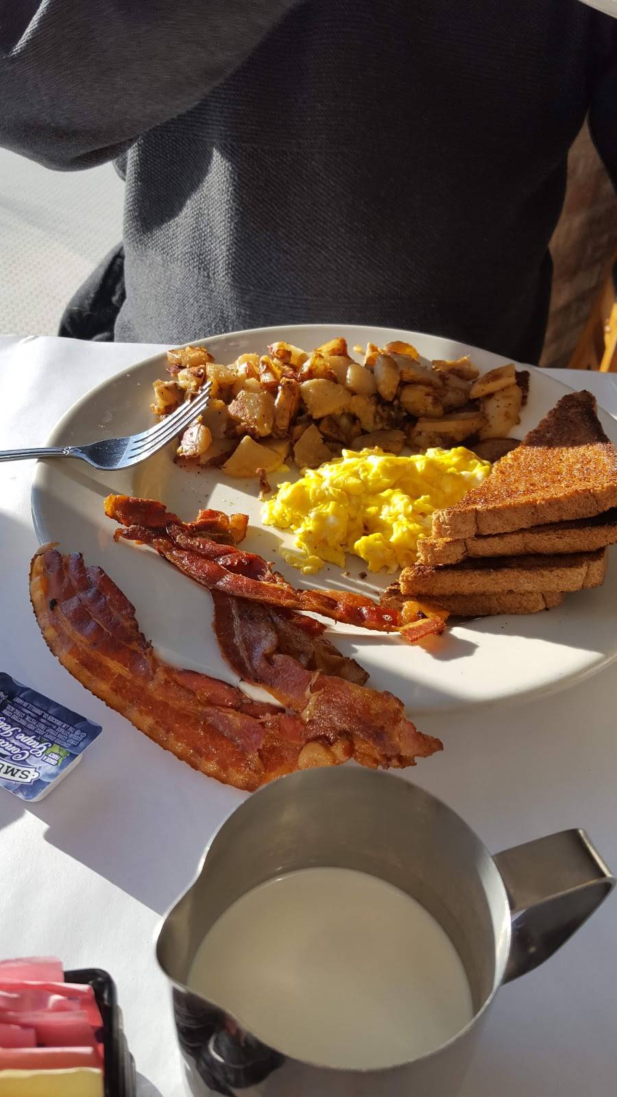 Jenis Main Street Bistro | restaurant | 62375 Main Rd, Southold, NY 11971, USA | 6317659610 OR +1 631-765-9610