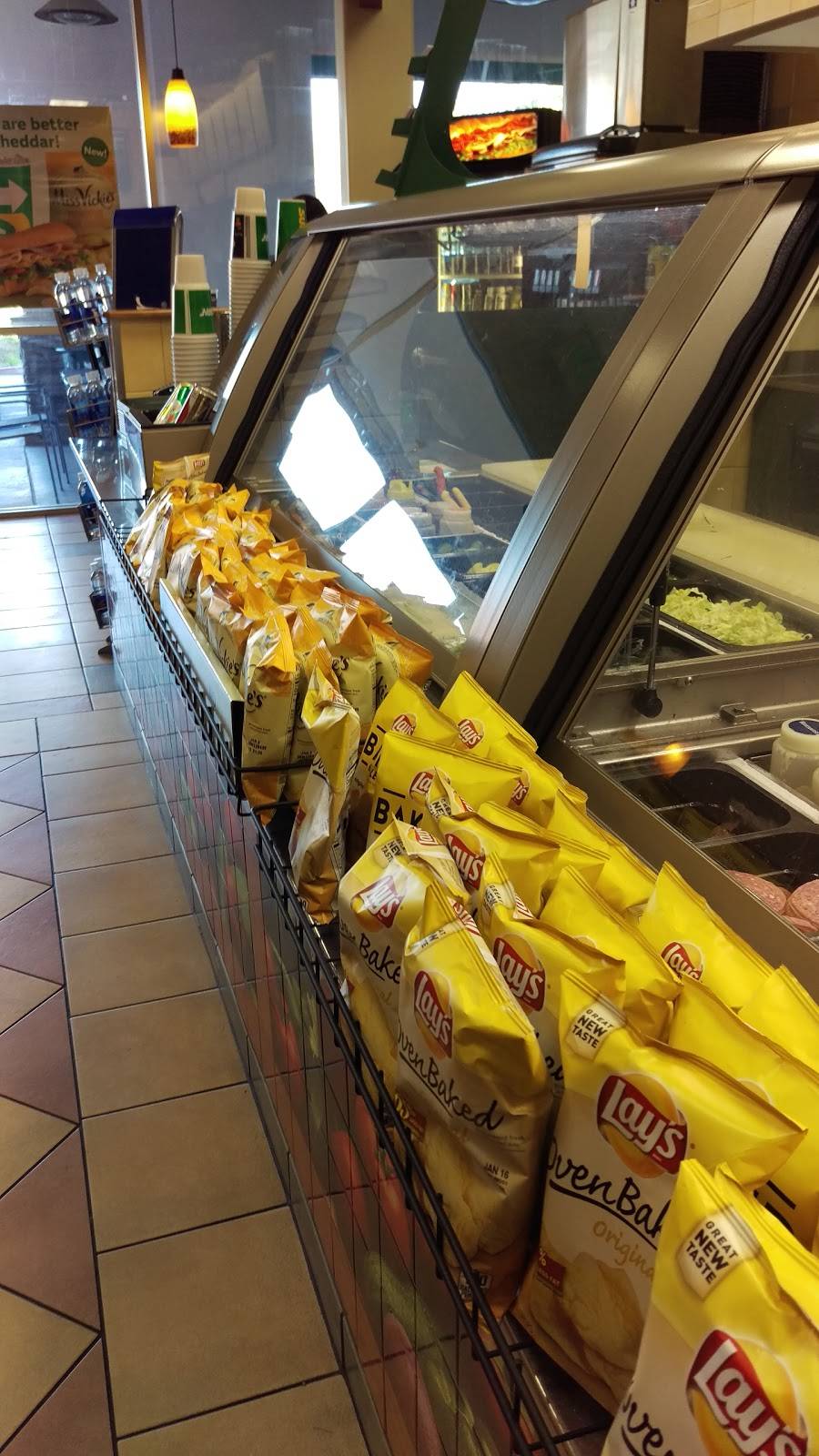 Subway Restaurants | restaurant | 2575 N Hollywood Way #2, Burbank, CA 91505, USA | 8185650448 OR +1 818-565-0448