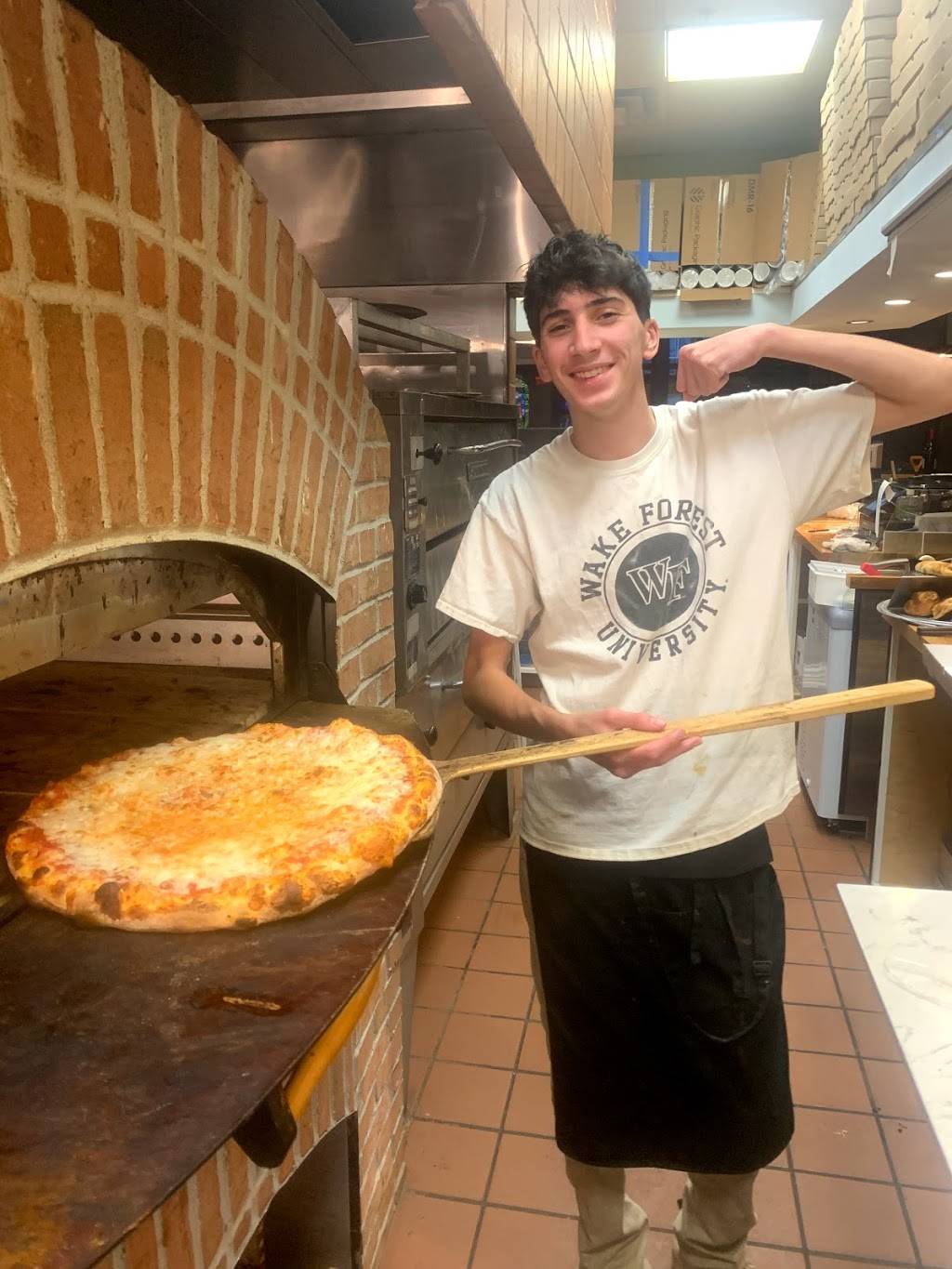 Roccos Pizza & Catering | restaurant | 247 Broadway Greenlawn, Huntington, NY 11743, USA | 6317403155 OR +1 631-740-3155