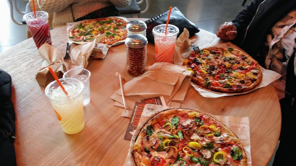 Blaze Pizza | restaurant | 2031 N Squirrel Rd, Auburn Hills, MI 48326, USA | 2482373377 OR +1 248-237-3377