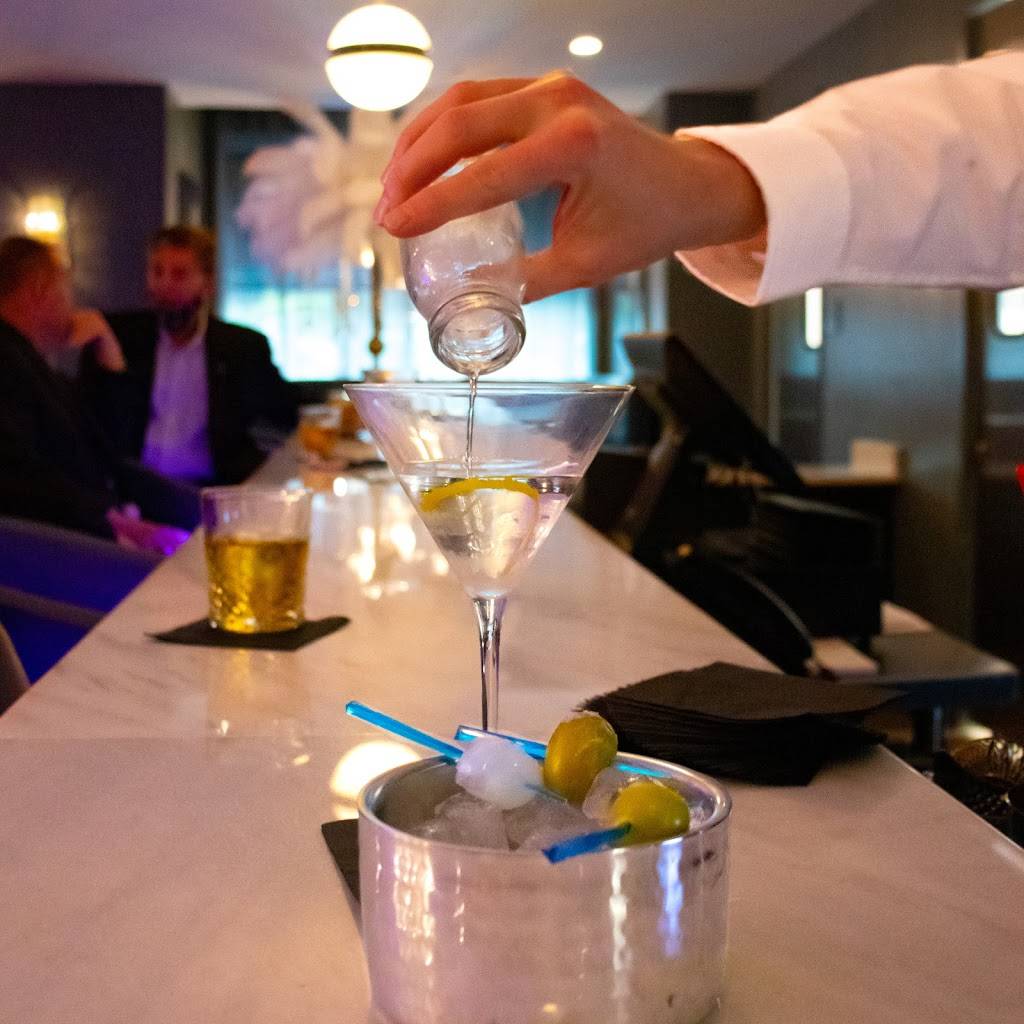 Sapphire Supper Club at Legends Hotel | restaurant | 674 Beach Blvd, Biloxi, MS 39530, USA | 2284004001 OR +1 228-400-4001