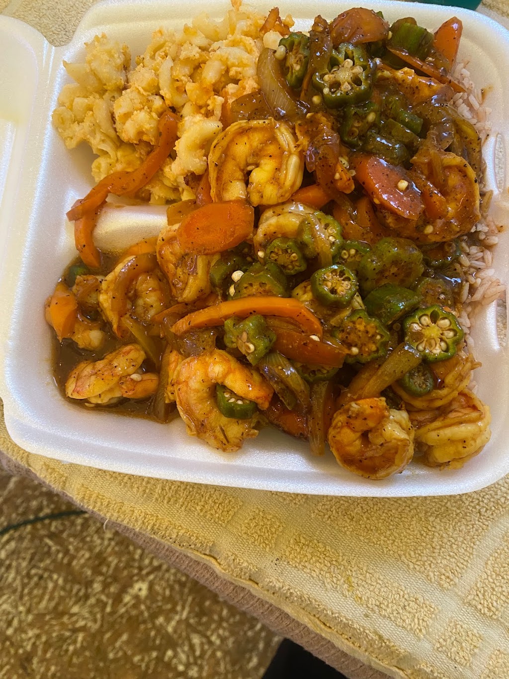 Black Diamond Caribbean restaurant | restaurant | 1926 Tuskeegee St, Savannah, GA 31405, USA | 9124368242 OR +1 912-436-8242