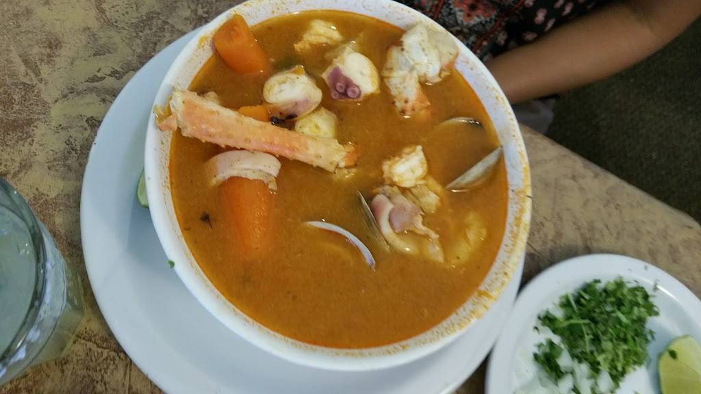 Jorges El Tapatio | restaurant | 572 W 11th St, Tracy, CA 95376, USA | 2098329000 OR +1 209-832-9000