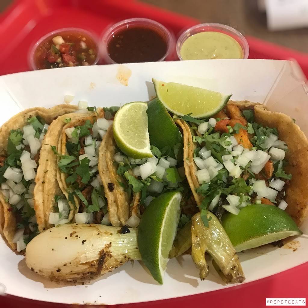 Chicken Palace | restaurant | 3433 W National Ave, Milwaukee, WI 53215, USA | 4147635775 OR +1 414-763-5775