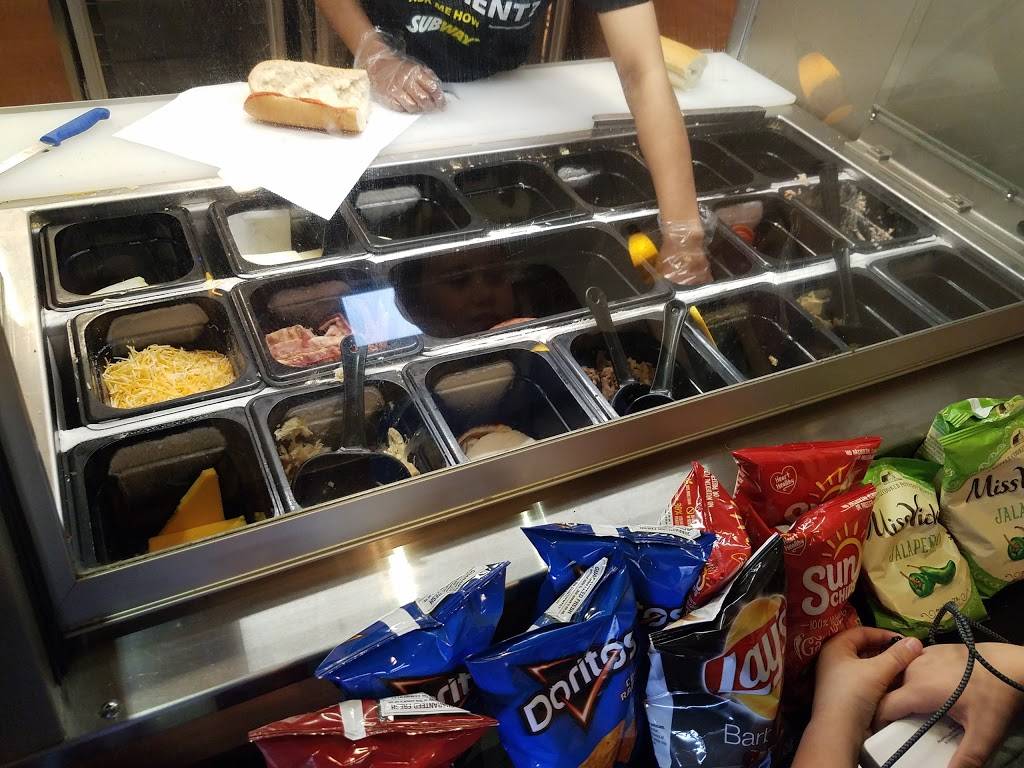 Subway | restaurant | 7105 W Hefner Rd, Oklahoma City, OK 73162, USA | 4056035076 OR +1 405-603-5076