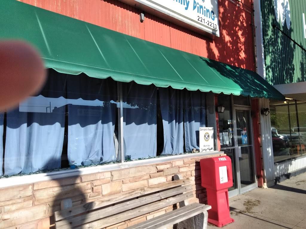 Bleus Family Dining | restaurant | 923 Main St, Winfield, KS 67156, USA | 6202212233 OR +1 620-221-2233