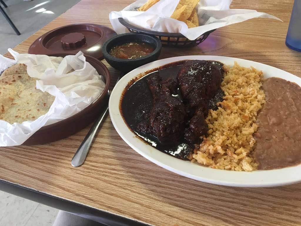 El Michoacano Mexican Restaurant | restaurant | 2701 E Hwy 71, Del Valle, TX 78617, USA | 5123893244 OR +1 512-389-3244