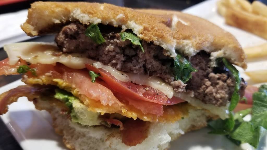 Red Robin Gourmet Burgers and Brews | restaurant | 421 E Interstate 20, Arlington, TX 76018, USA | 8174687700 OR +1 817-468-7700