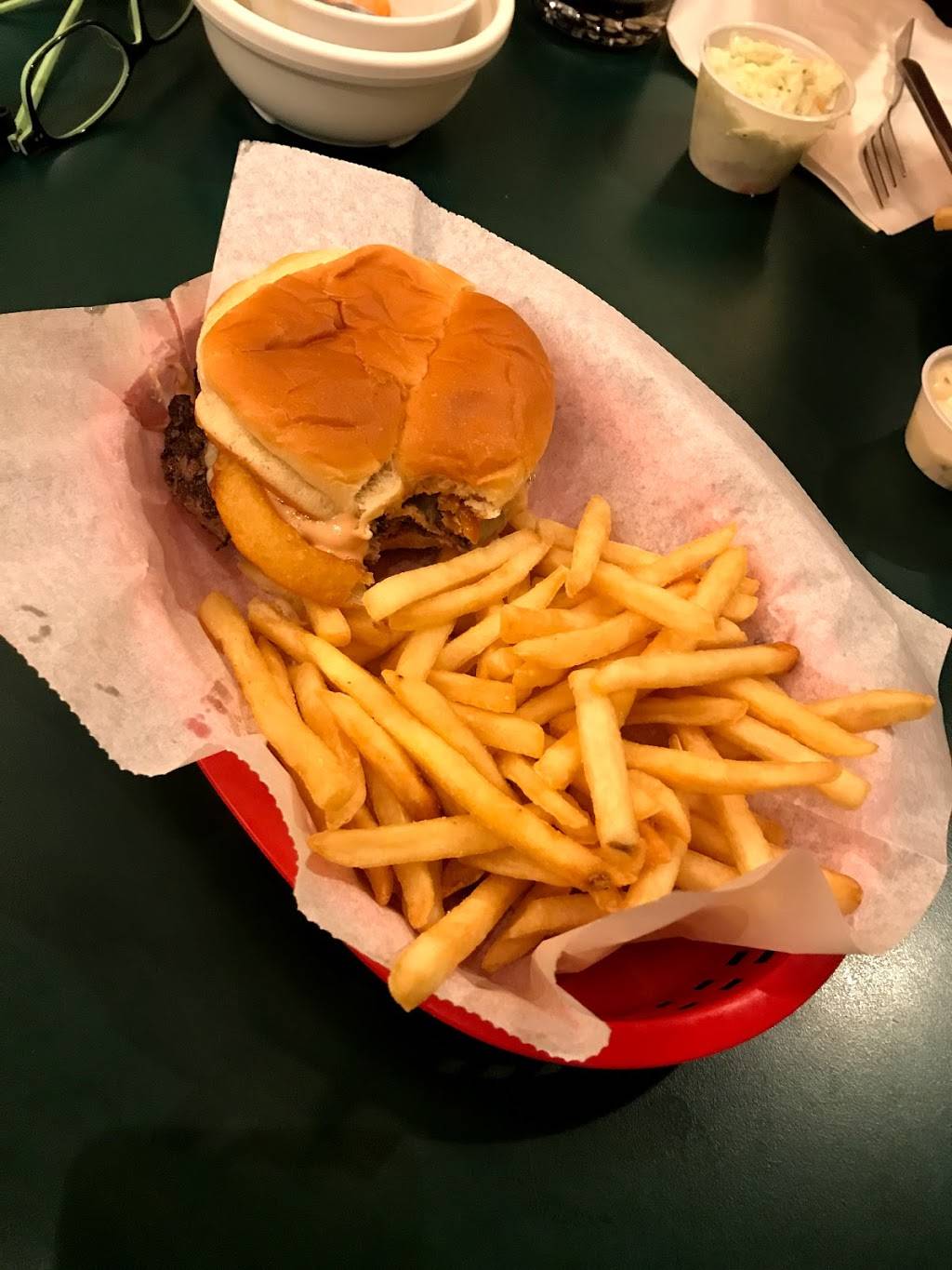 Altn Bachs Town Tap | restaurant | 2602 Whalen Ln, Madison, WI 53713, USA | 6082719955 OR +1 608-271-9955