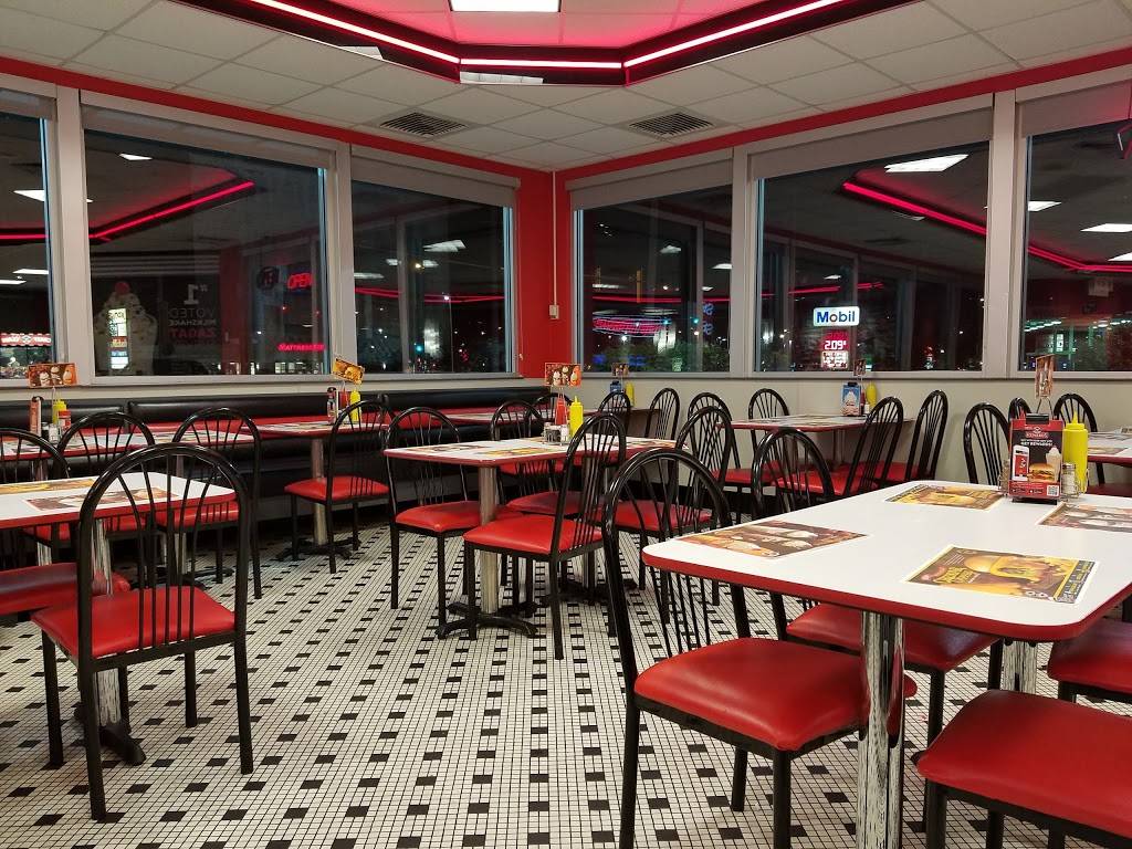 Steak n Shake | restaurant | 2380 Sycamore Rd, DeKalb, IL 60115, USA | 8157585582 OR +1 815-758-5582