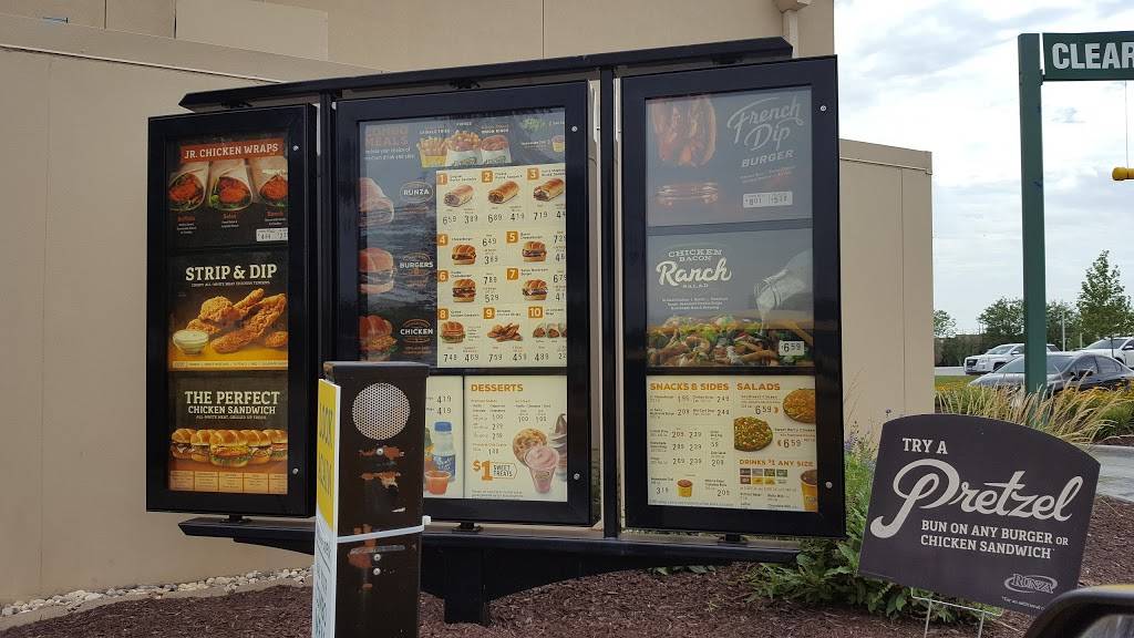 Runza Restaurant | restaurant | 17505 Gold Plaza, Omaha, NE 68130, USA | 4026979500 OR +1 402-697-9500