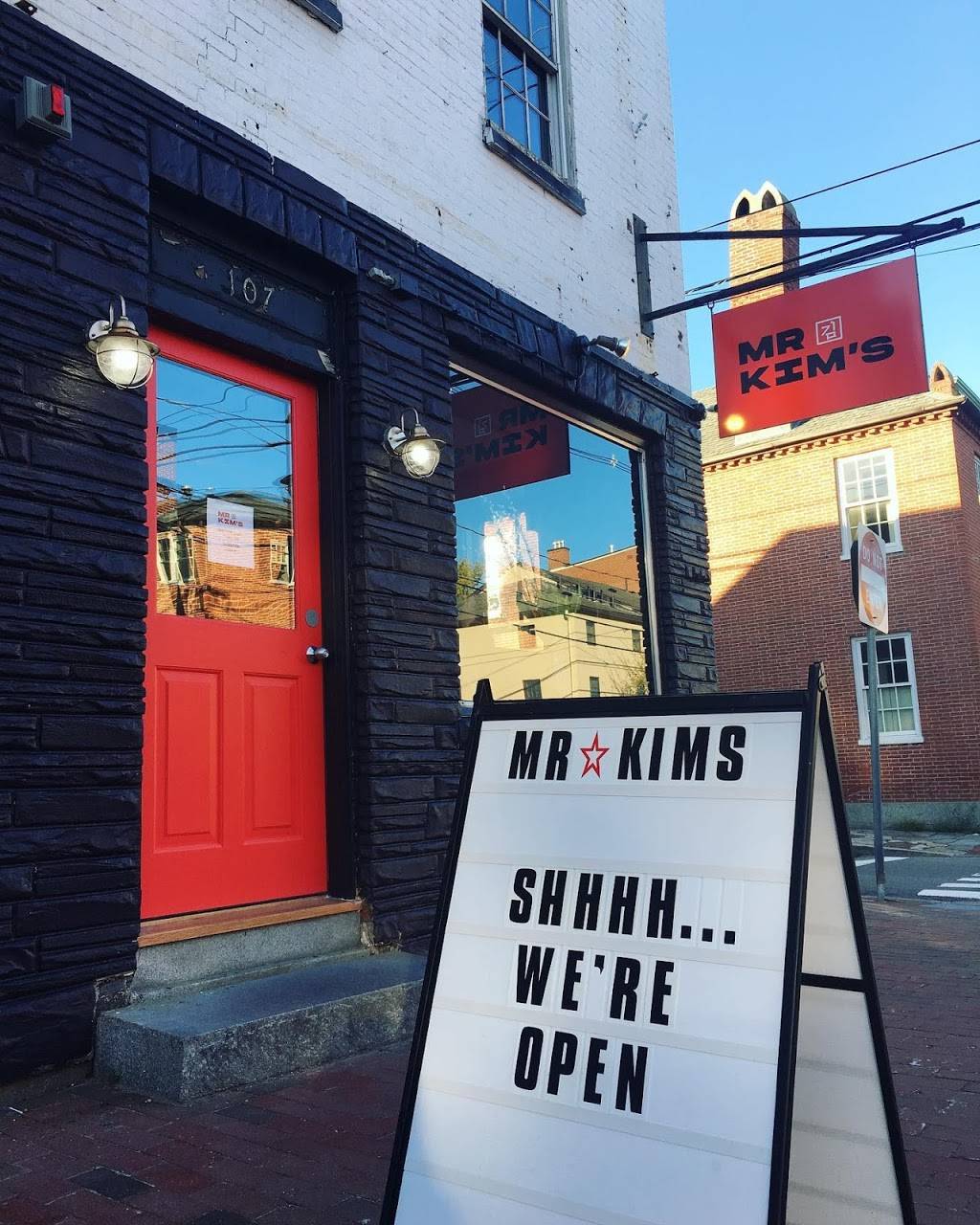 Mr Kims | restaurant | 107 State Street, Portsmouth, NH 03801, USA | 6033736000 OR +1 603-373-6000