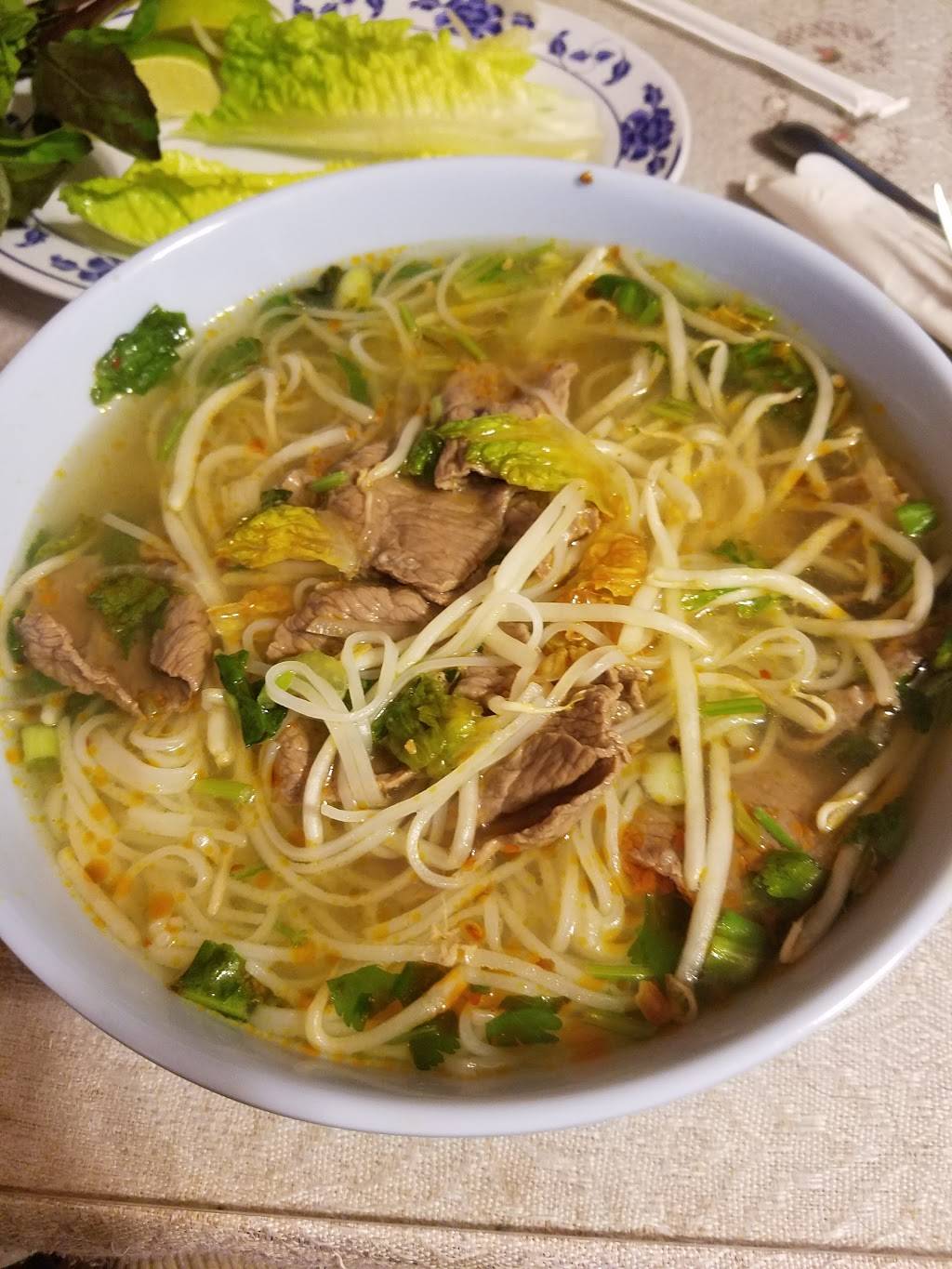 Houakhong | restaurant | 85 E 13th St, Merced, CA 95341, USA | 2097225541 OR +1 209-722-5541