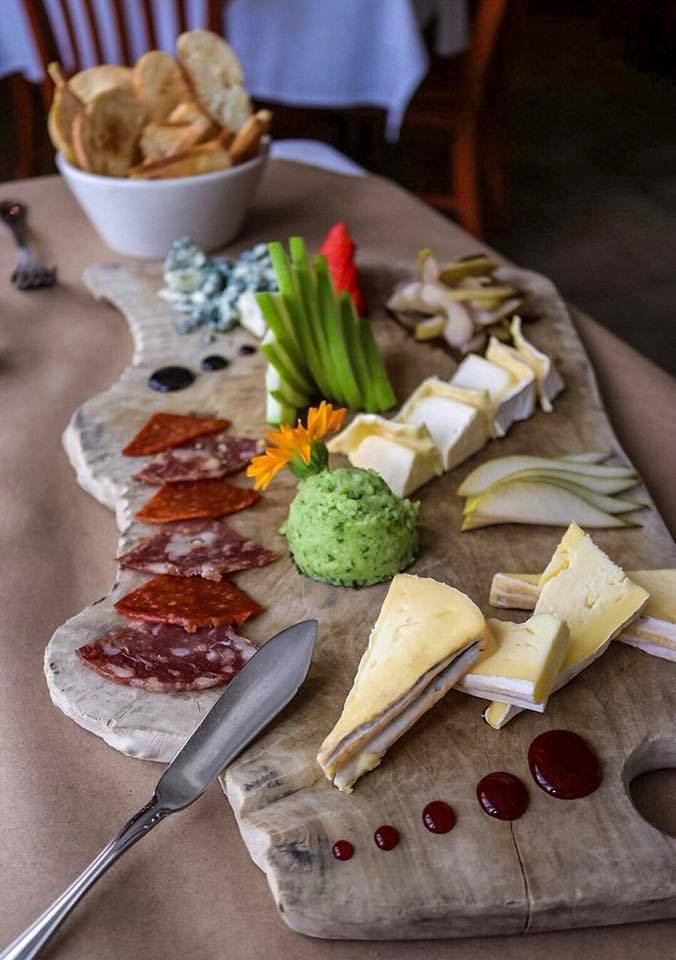 Sandy Point Beach House | restaurant | 7175 Lake Shore Dr, West Olive, MI 49460, USA | 6167968210 OR +1 616-796-8210