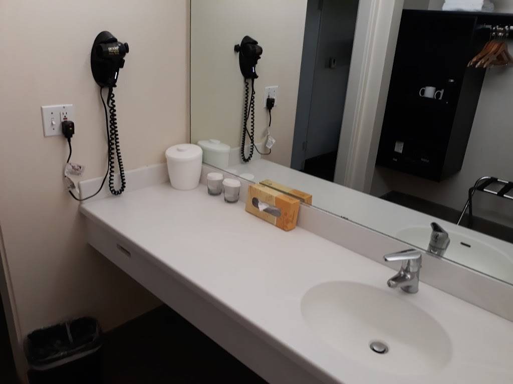 Lemon Tree Inn | restaurant | 2819 State St, Santa Barbara, CA 93105, USA | 8056876444 OR +1 805-687-6444