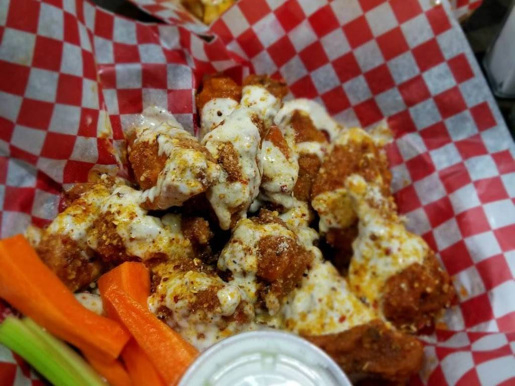 Wing House | restaurant | 365 Westwood Dr, Cobourg, ON K9A 4M5, Canada | 2892521888 OR +1 289-252-1888