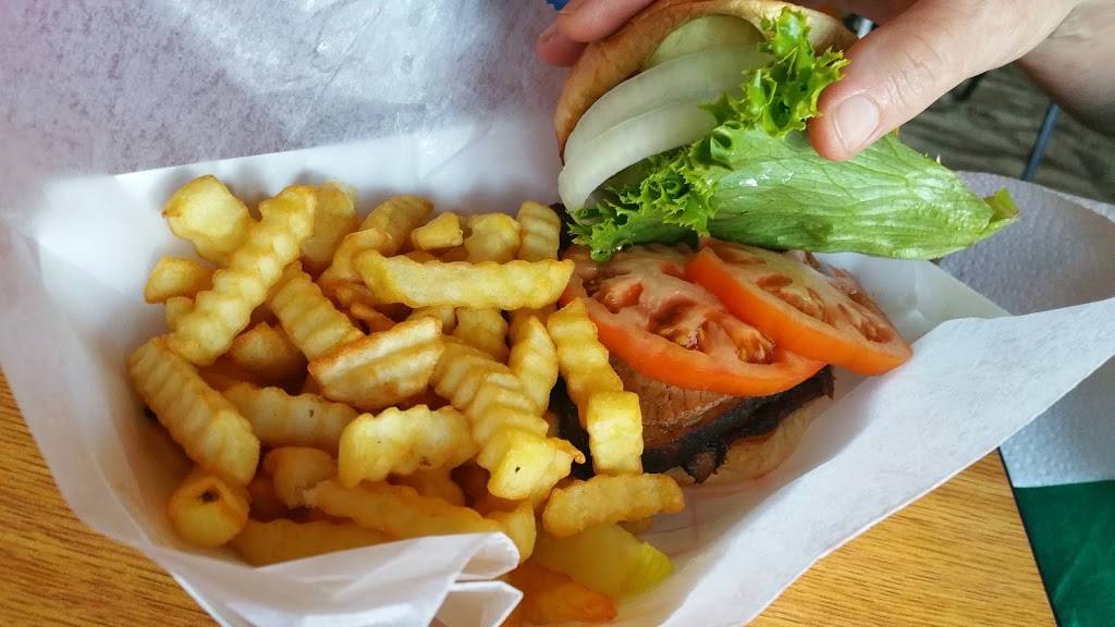 Stuarts Smokehouse & Seafood | night club | 1738 Highland Trail, Alderson, WV 24910, USA | 3044453294 OR +1 304-445-3294