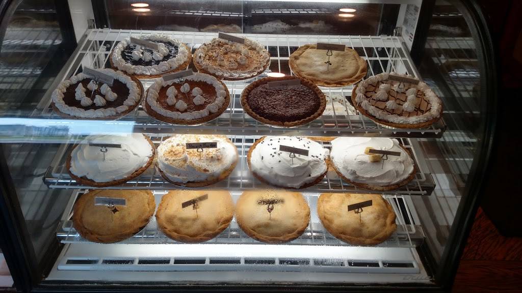 Carriage Crossing Restaurant and Bakery | bakery | 10002 S Yoder Rd, Yoder, KS 67585, USA | 6204653612 OR +1 620-465-3612