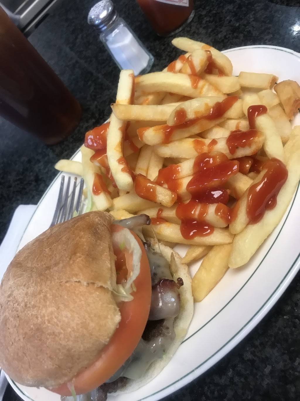 Jimbos Hamburger Palace | restaurant | 528 W 145th St, New York, NY 10031, USA | 2129260338 OR +1 212-926-0338