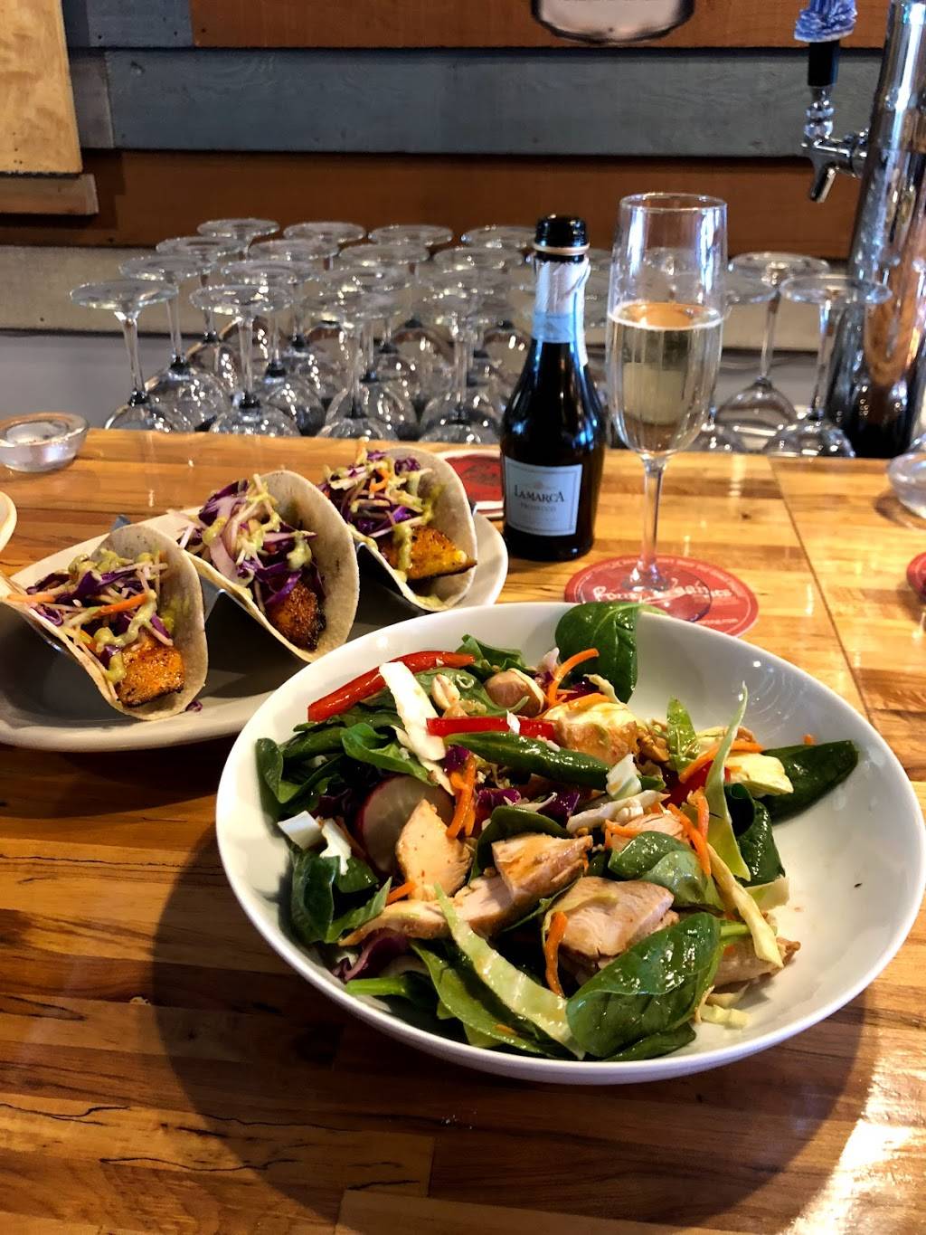 Fixins American Craft Eatery | restaurant | 1345 N Main St, High Point, NC 27262, USA | 3368290554 OR +1 336-829-0554