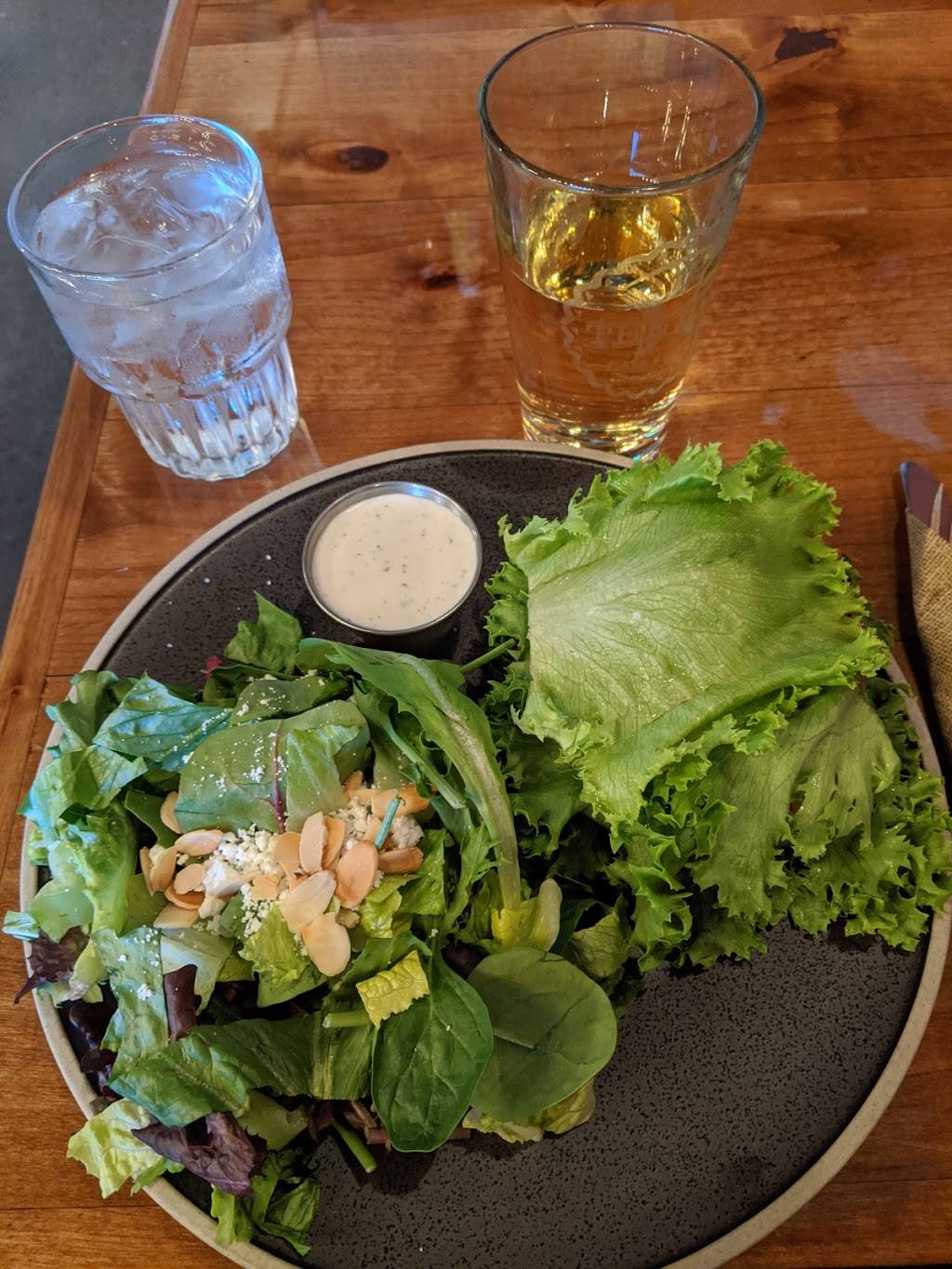 The Hub Eats & Drinks | restaurant | 4740 Natomas Blvd #140, Sacramento, CA 95835, USA | 9168828900 OR +1 916-882-8900