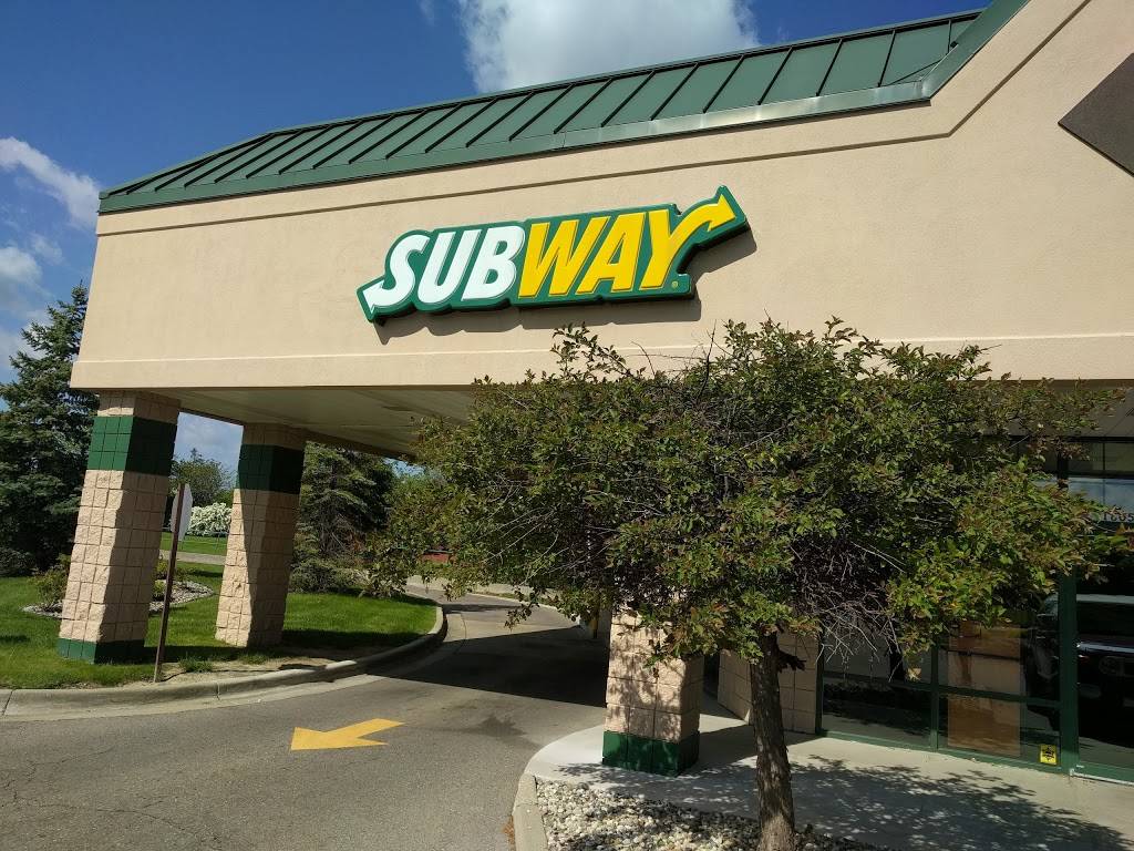 Subway | restaurant | 10850 Silver Pkwy, Fenton, MI 48430, USA | 8107501220 OR +1 810-750-1220