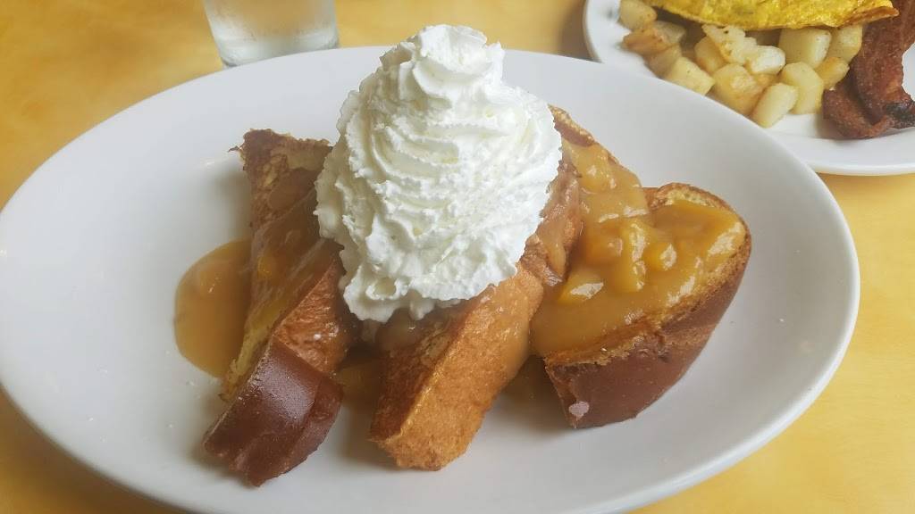 Half Day Cafe | restaurant | 1 Wyoming Ave, Wyoming, OH 45215, USA | 5138212323 OR +1 513-821-2323