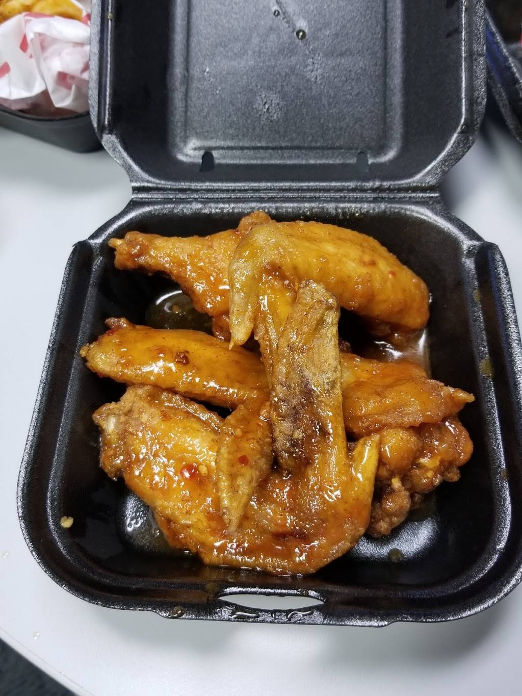 The WingHouse of Brandon 60 | restaurant | 775 W Brandon Blvd, Brandon, FL 33511, USA | 8135267007 OR +1 813-526-7007